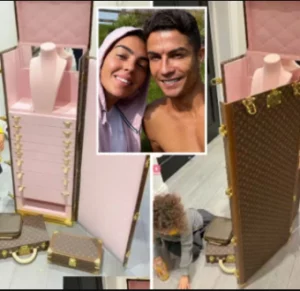 ‘I’m speechless’: Cristiano Ronaldo’s girlfriend Georgina Rodriguez shows off the £150,000 designer jewellery trunk she received from him (photos)