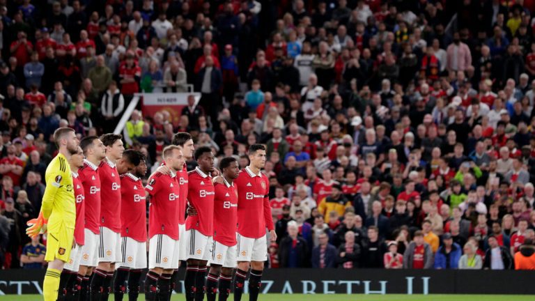 Manchester-United-minutes-silence-1200x675.jpg